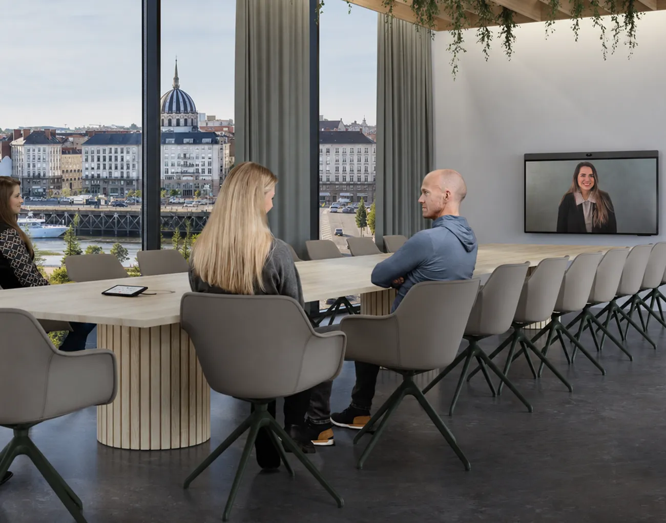 Salle de réunion professionnelle équipée par un intégrateur audiovisuel à Nantes